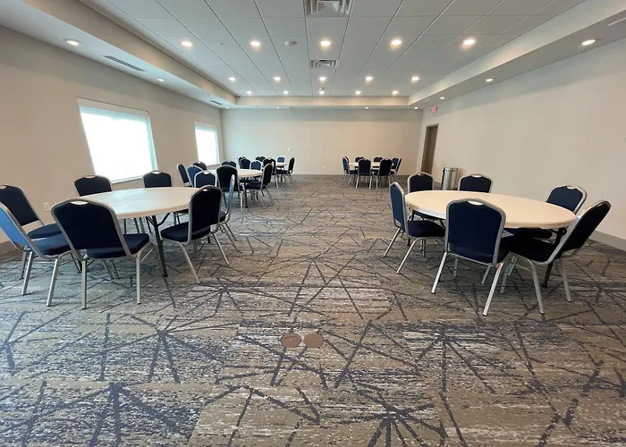 Holiday Inn Express & Suites - Ft. Smith - Airport By Ihg