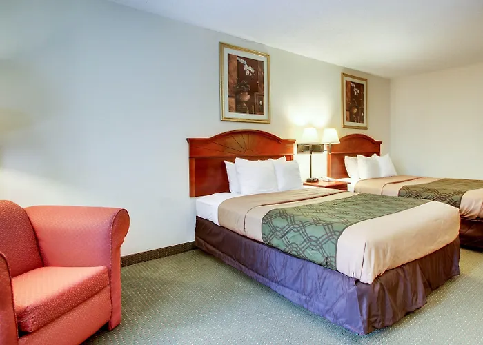 Econo Lodge Inn & Suites Gulfport Airport