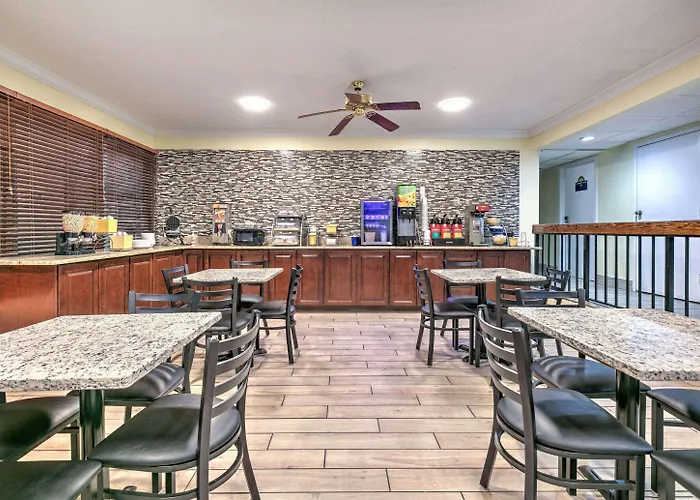 Days Inn By Wyndham Greenville Ms
