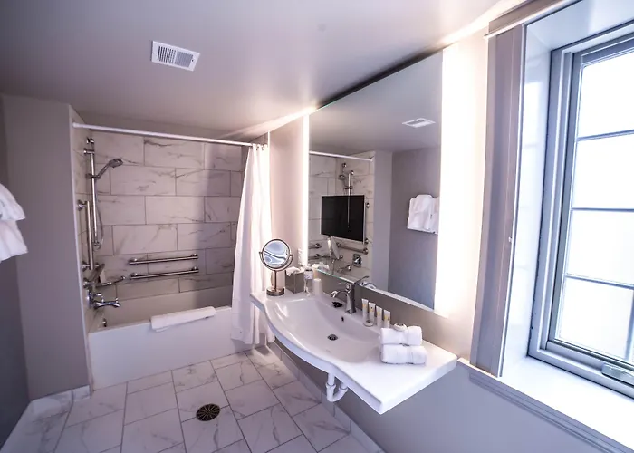 Seven Gables Inn, St Louis West, A Tribute Portfolio Hotel