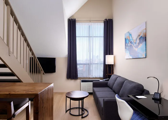Huntingdon Hotel And Suites