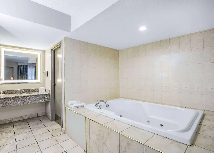 Days Inn By Wyndham N Orlando/Casselberry