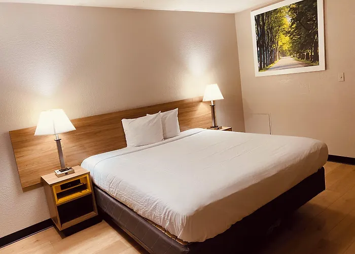 Days Inn By Wyndham Amherst Oh - Near Cleveland Cedar Point & Lake Erie