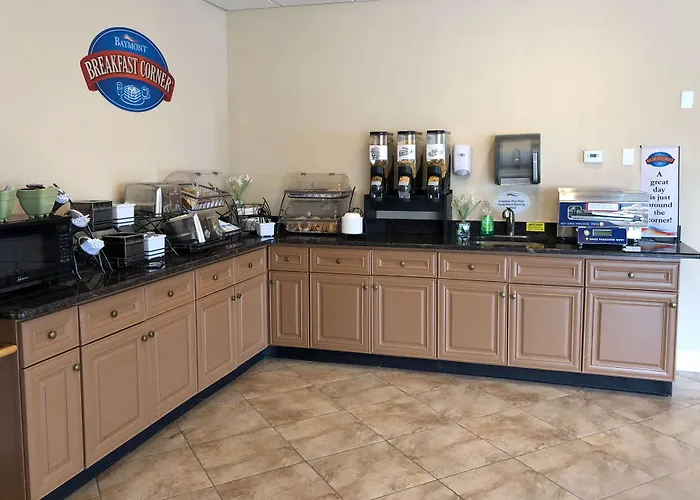 Baymont By Wyndham Latham Albany Airport