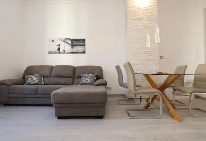 Lovely Downtown Top Location Apt With Free Private Parking Included!