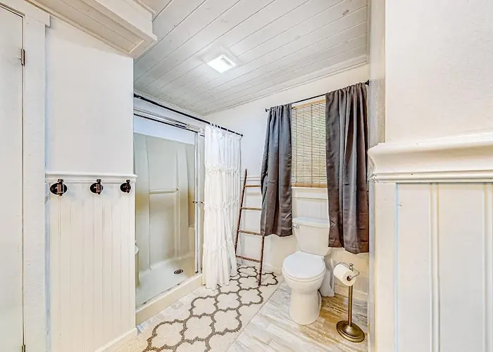 Honey Bear Hideaway