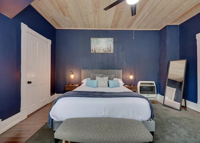 Cozy 1 Bed Historic Elmwood Park-Centennial House