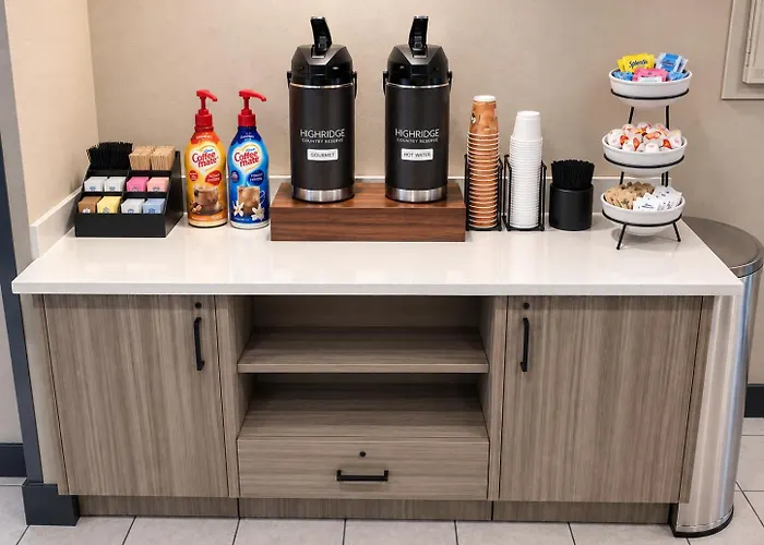Country Inn & Suites By Radisson, Lansing, Mi
