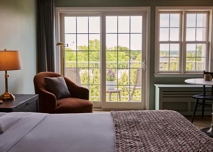 The Harbor Front Inn
