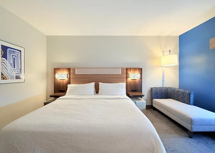 Holiday Inn Express Kenedy By Ihg