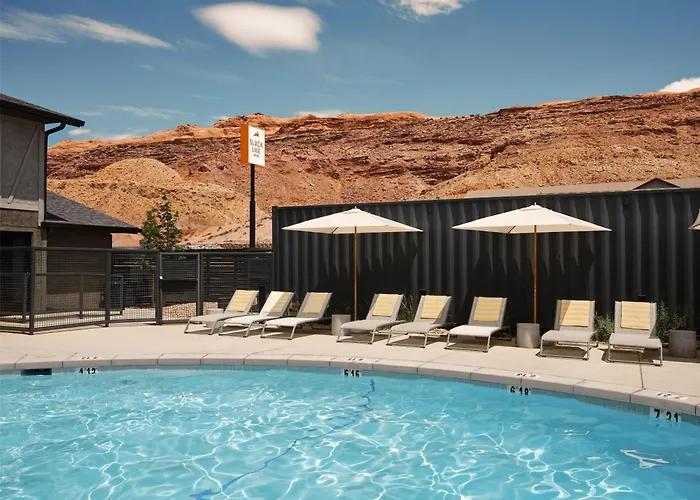 Slackline Moab, Outset Collection By Hilton
