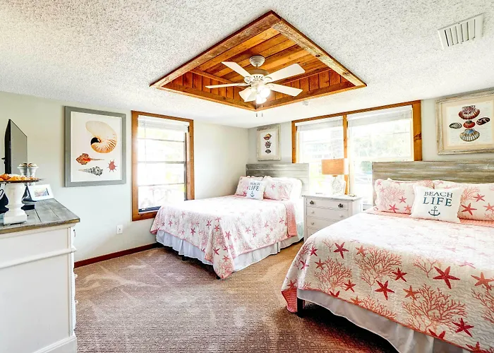 Indian Rocks Beach Cottage, Walk To Beach!