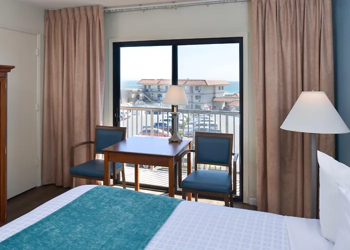 Edgewater Inn And Suites