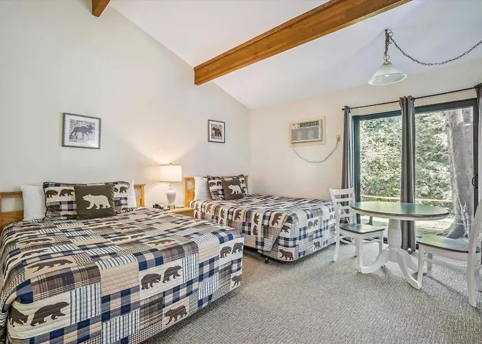 105 Cedarbrook Hotel Room