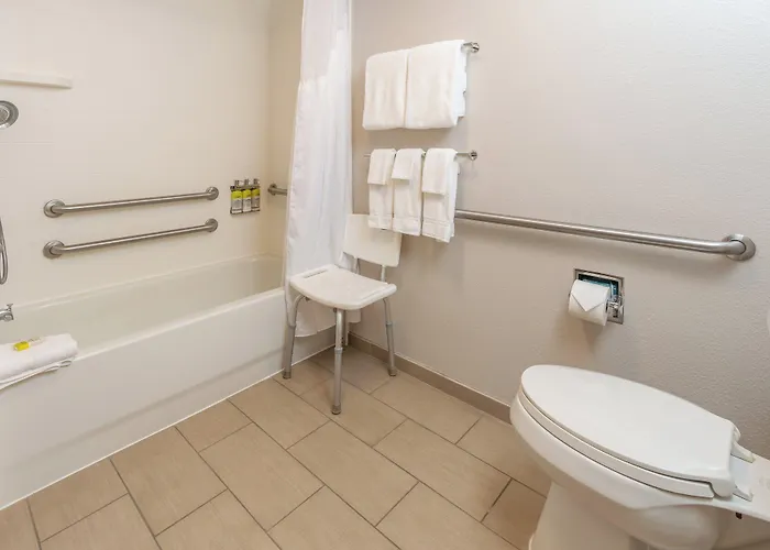 Holiday Inn Express & Suites Tupelo By Ihg