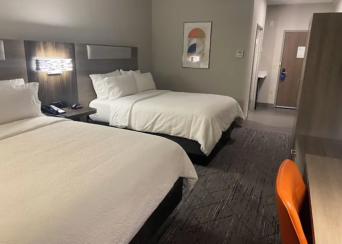 Holiday Inn Express & Suites Elyria By Ihg