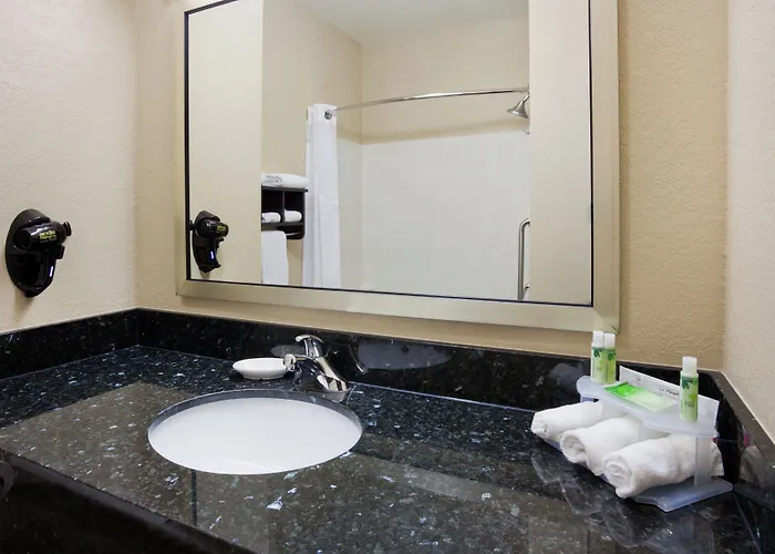 Holiday Inn Express & Suites Aberdeen By Ihg