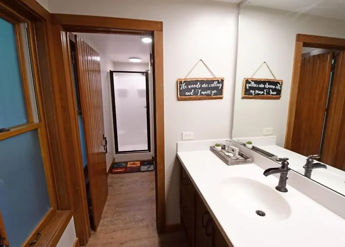 Abe Martin Lodge & Cabins