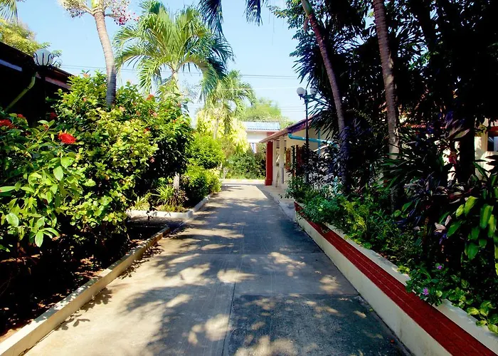 Sichang Shine Khao Resort