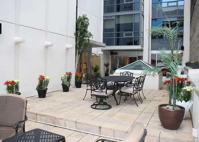 Yonge Suites Apart Hotel