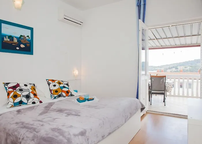 Hana Home - Apartments Tisno