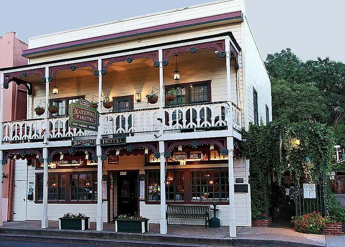 Historic National Hotel & Restaurant Jamestown