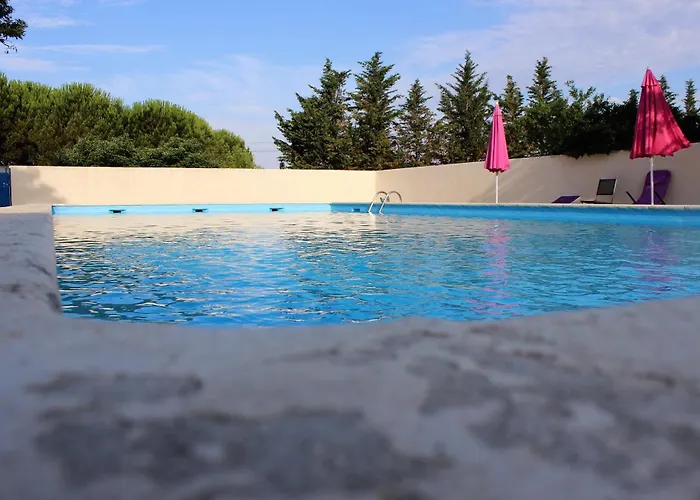 Hotel Carina-Très Grande Piscine-Local à Vélo