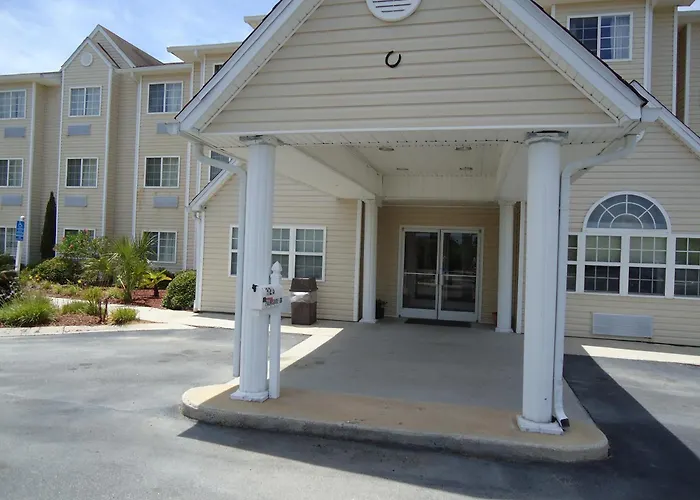 Golden Isles Inn & Suites Brunswick South