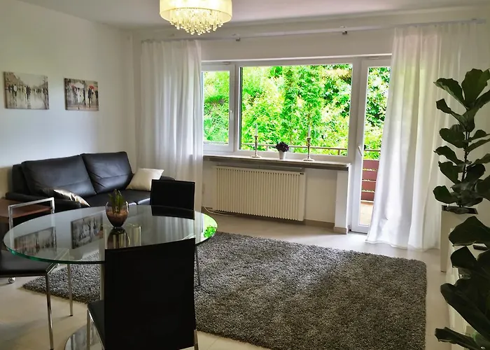 Apartment - zentrumsnah, eigener Parkplatz und großer Balkon ins Grüne