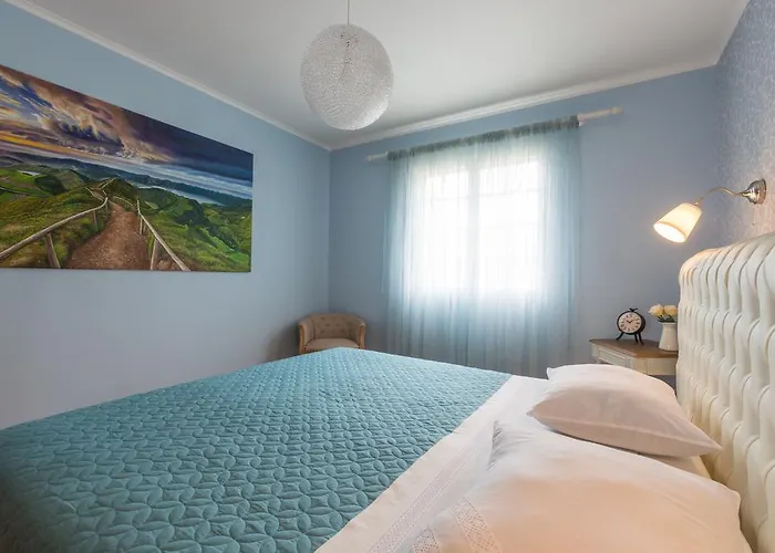 Azor Beach Lodge