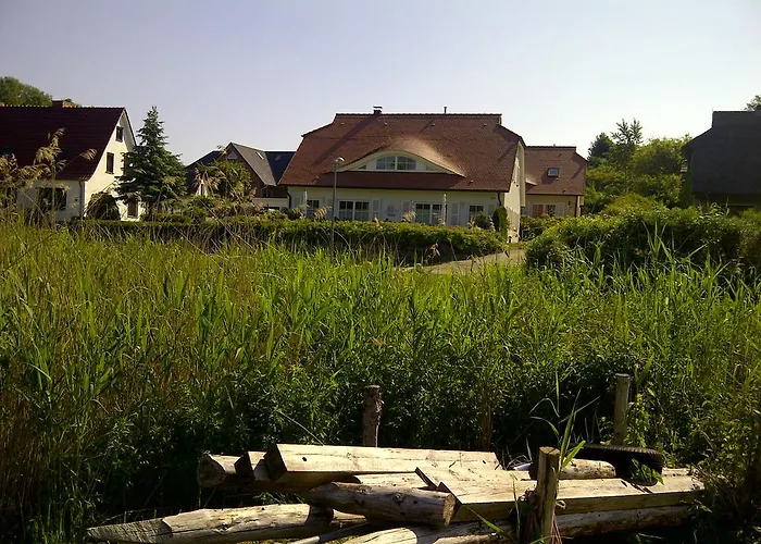 Ferienhaus Boddenkiek mit Wasserblick in Seedorf
