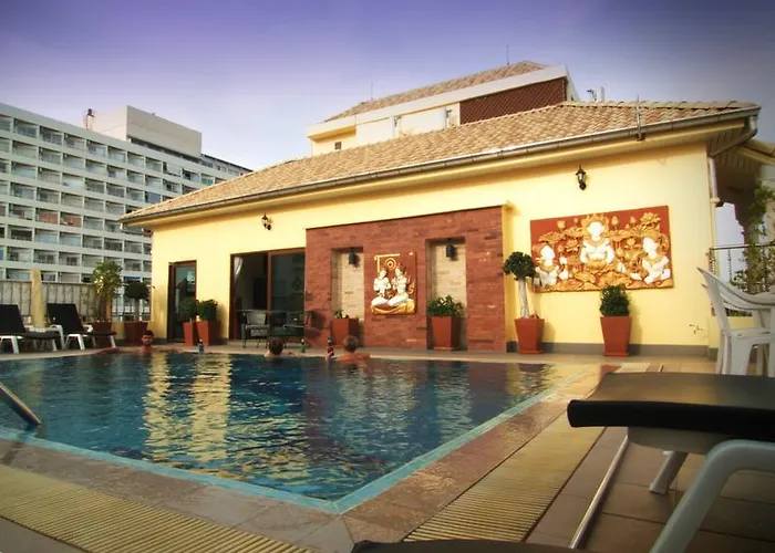 Royal Park Apartments