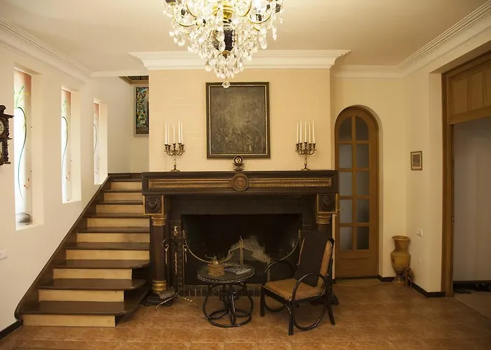 Hin Yerevantsi Hotel