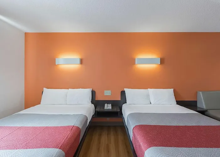 Motel 6 Omaha - Central