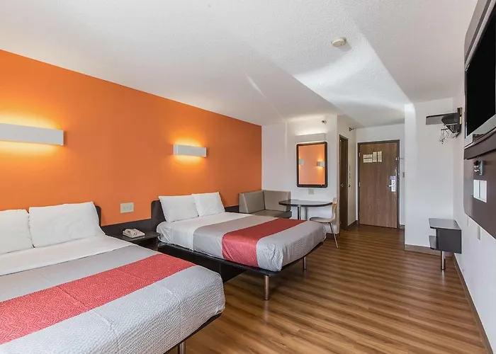 Motel 6 Omaha - Central