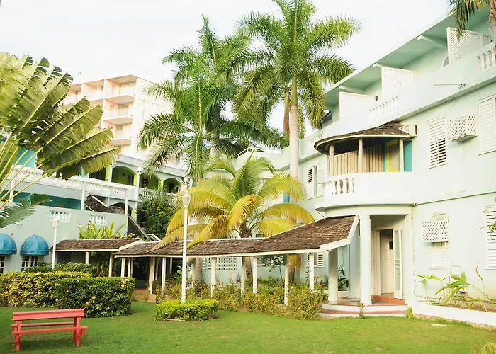 Doctors Cave Beach Hotel