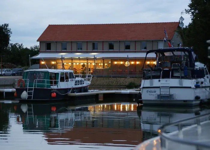 Le Port De Decize
