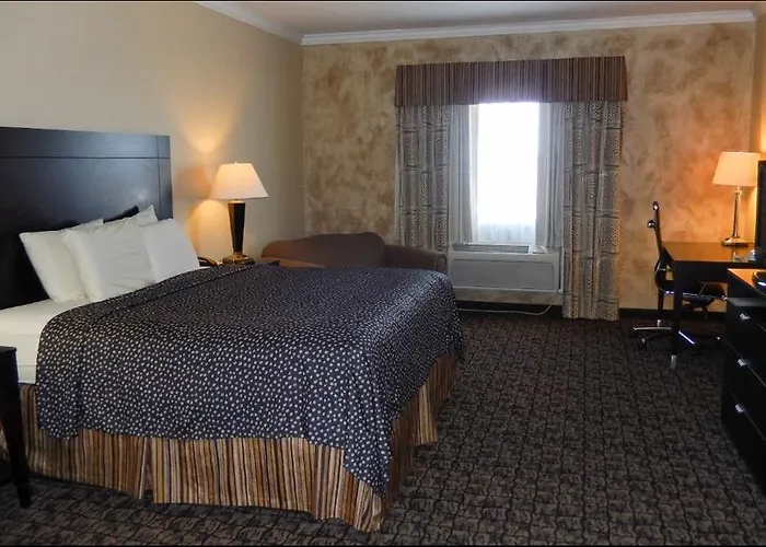 Econo Lodge Inn & Suites