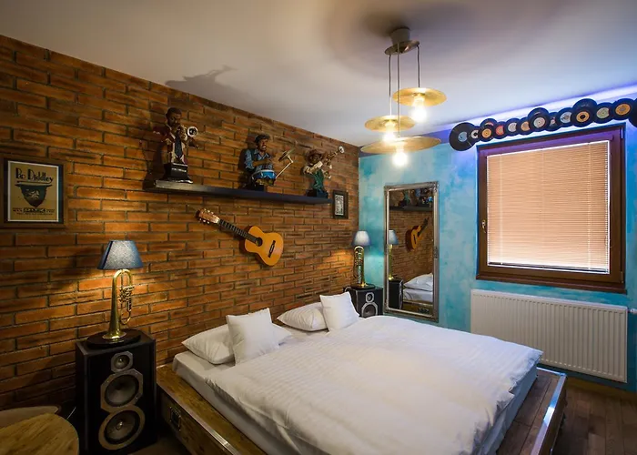 Retro Hotel Garage