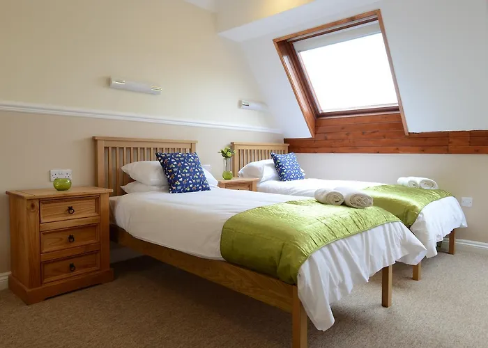 Neuadd Henllan Lodge