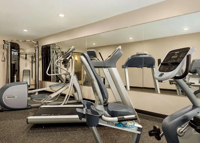 Country Inn & Suites By Radisson, Decorah, Ia
