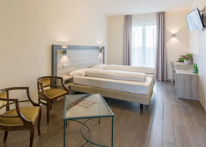 Hotel Panineria Colombera Rossa