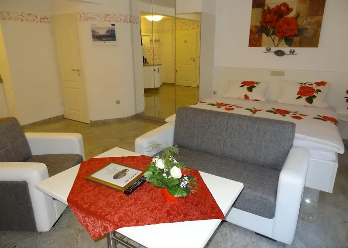 Hotel und Pension Am Burchardikloster