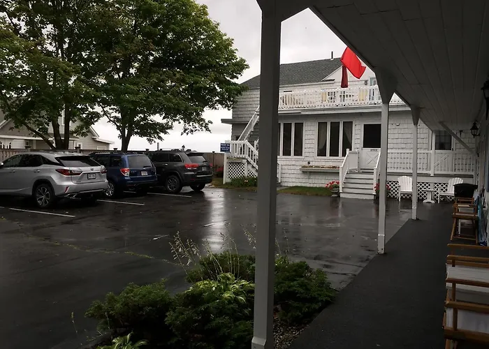 The Holiday House Inn & Motel