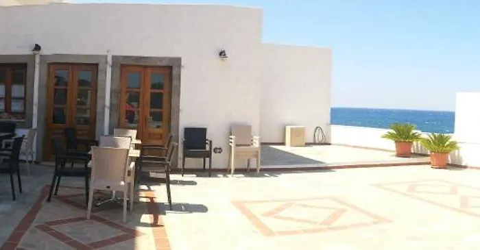 Armyra Hotel