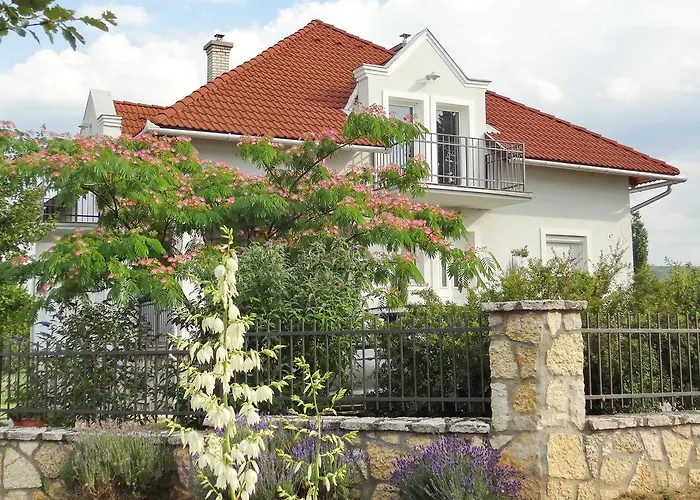 Albizia Apartments