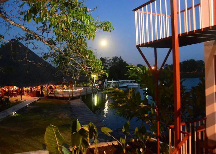 Lamanai Hotel & Marina