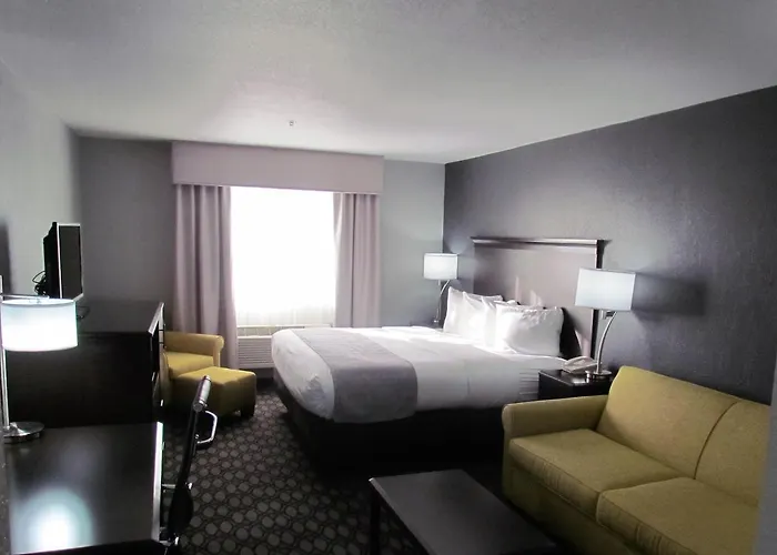 Oak Hill Inn & Suites