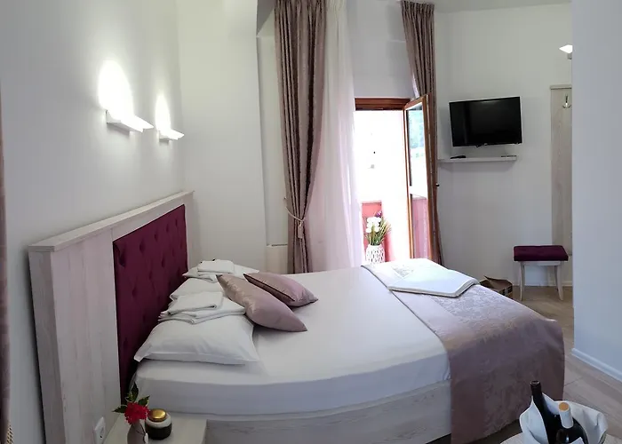 Apis Hotel