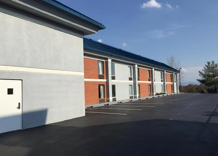 Super 8 By Wyndham Dandridge
